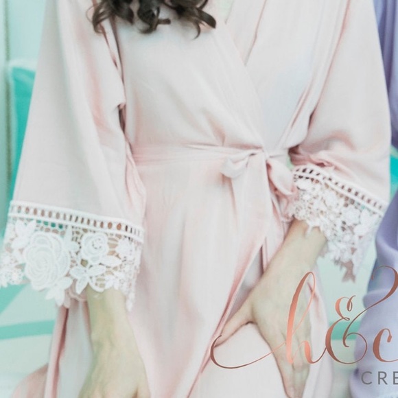 White Lace Trim Robe - Picture 2 of 3